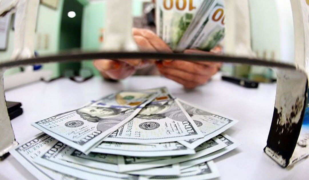 Peso Plummets Low — Peso plummets to new low of P61.30  | PhilTweets